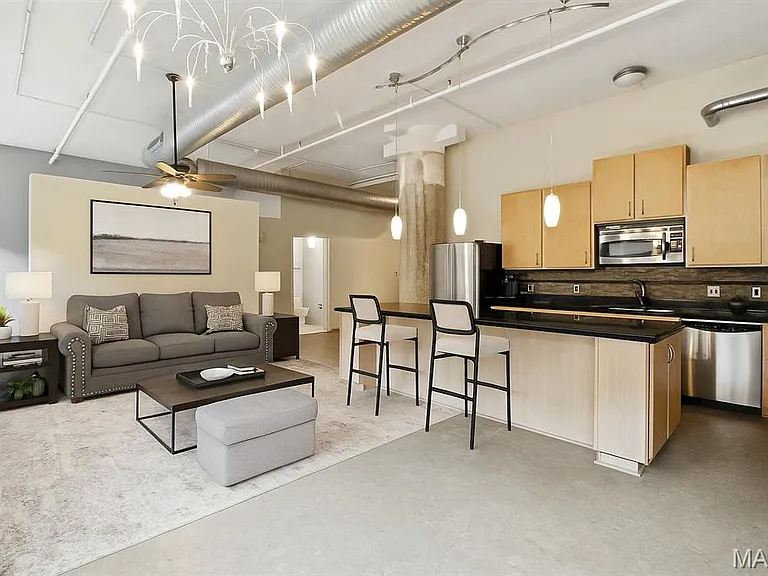 1627 Locust St #202 — Photo 16