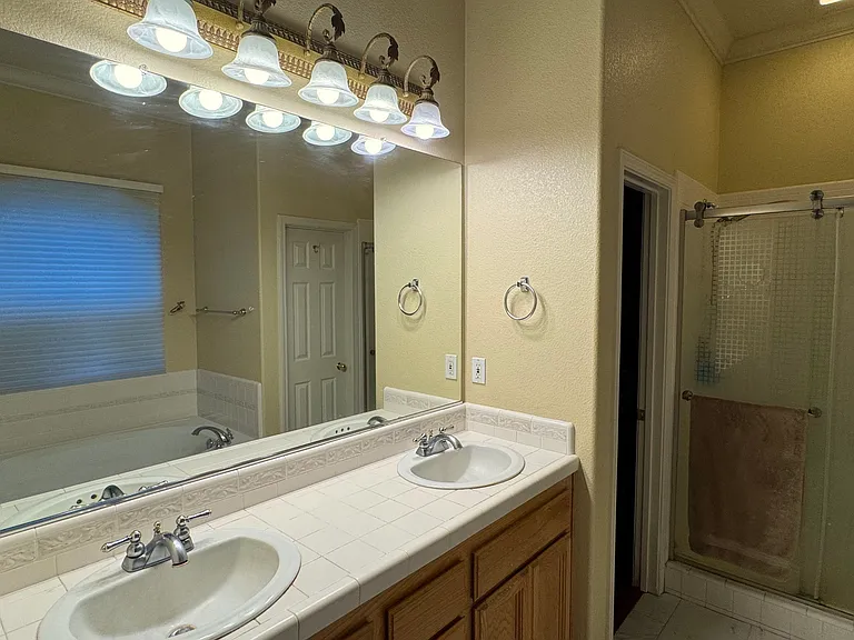 2142 Blackridge Ave — Photo 9