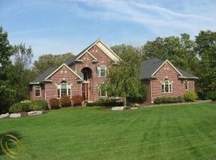 8541 Lone Meadow Ct, Howell, MI 48843