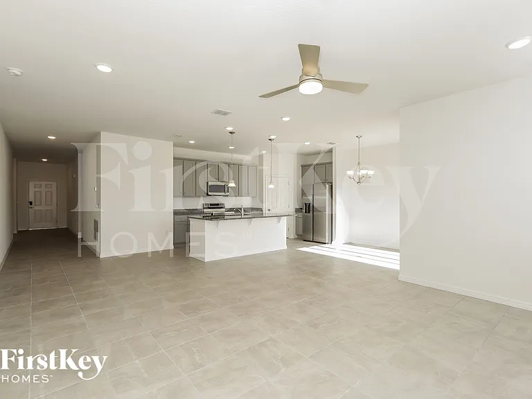 531 Crown Rose Dr — Photo 2