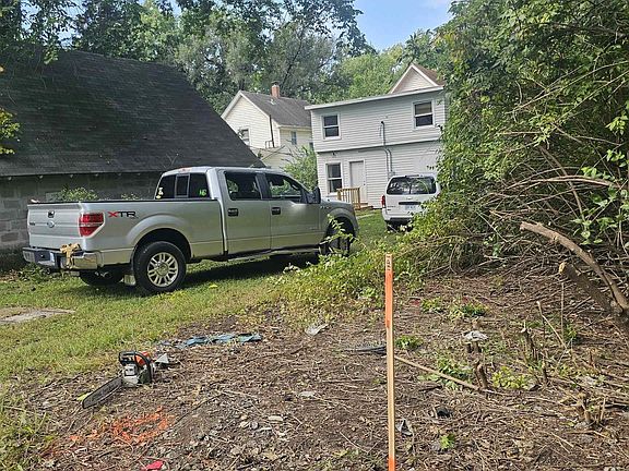 3rd image of 400 SW Orchard St