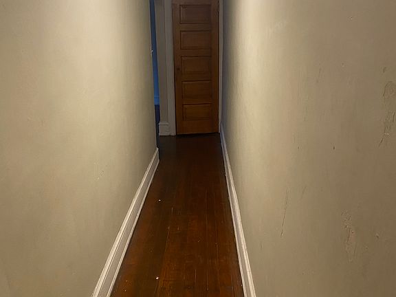 2nd image of 907 Parker St Floor 1