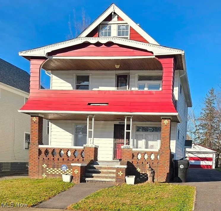 10909 Nelson Ave photo 1
