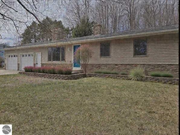 1830 S West Bay Shore Dr, Suttons Bay, MI 49682