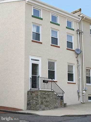 160 Levering St Photo 1