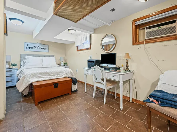 1026 East 2nd Street image 10 of 32