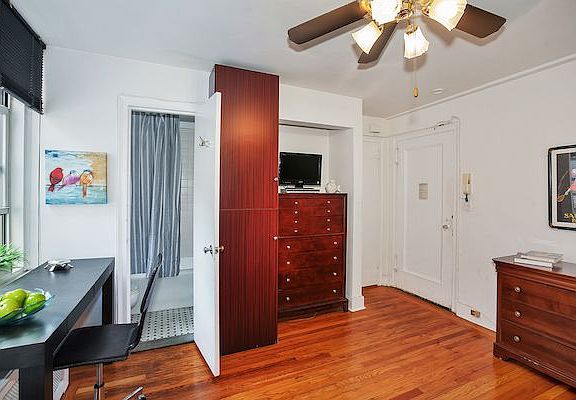 2nd image of 315 E 43rd St #1011