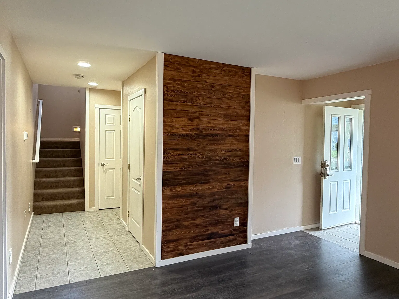 4 bed, 2.5 bath, 2146 sqft, $3,200 — Photo 2