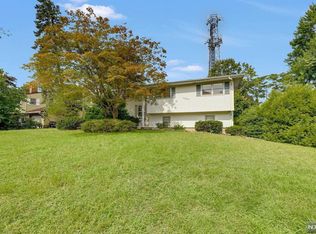 659 Rutgers Pl, Paramus, NJ 07652