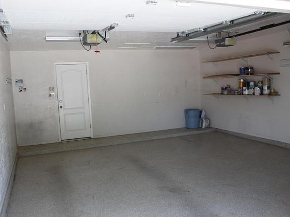 5th image of 6920 Marilyn Ave NE