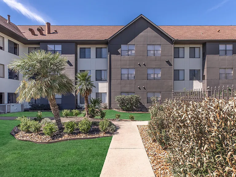 Perla 249 Apartments — Photo 10