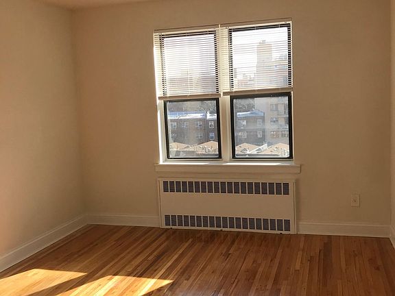 5th image of 141-30 Pershing Cres #3M-JR4