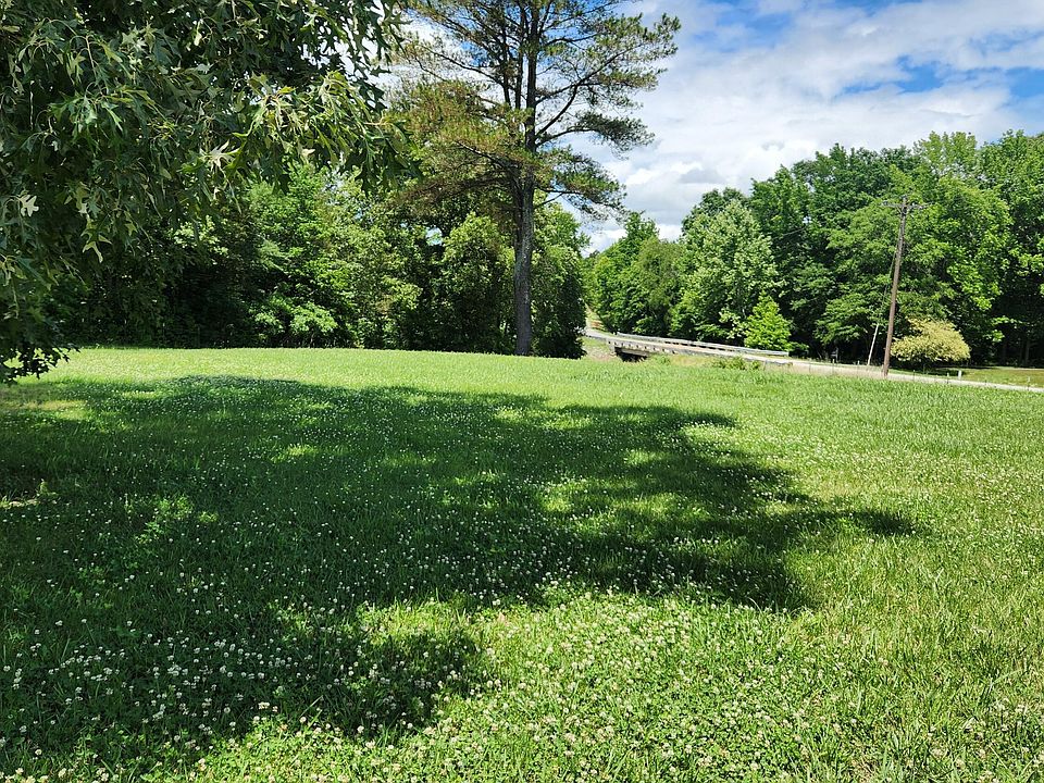 2nd image of 704 Deep Gap Rd