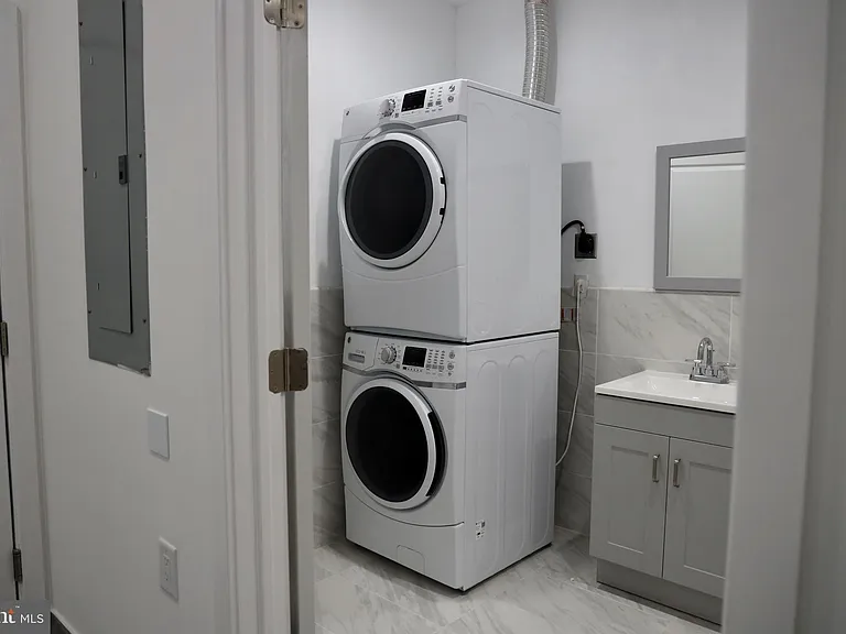 1231 Vine St #1 — Photo 21