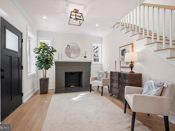 4th image of 800 Elder St NW