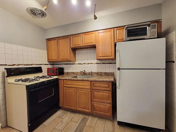 3rd image of 423 2nd St #1