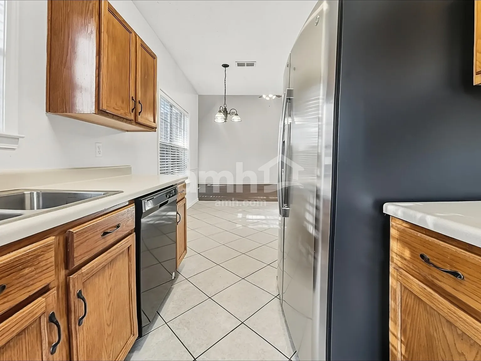4 bed, 2.5 bath, 2150 sqft, $2,185 — Photo 3