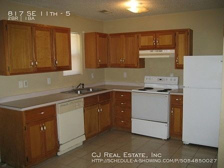 2nd image of 817 SE 11th St APT 5