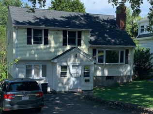 30 Grapevine Ave, Lexington, MA 02421