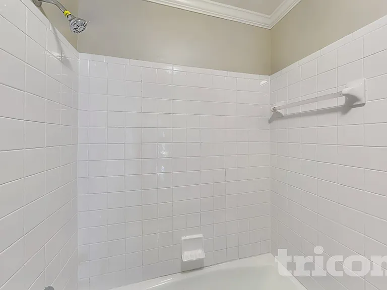 1040 Huntcliff — Photo 17