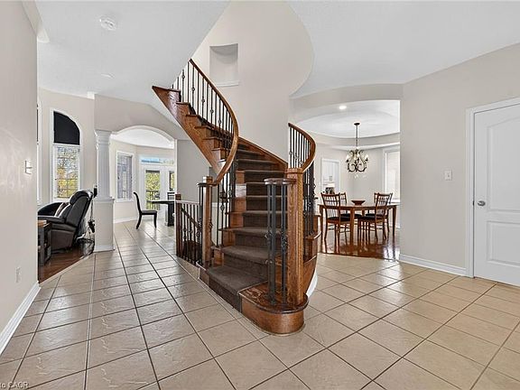 5th image of 2431 Castlebrook Rd