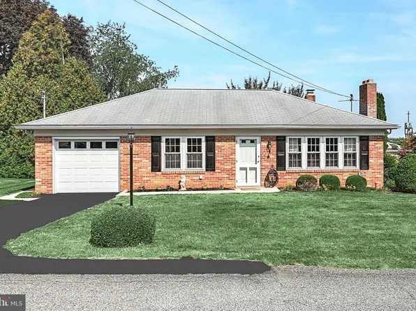 29 E Crestlyn Dr, York, PA 17402