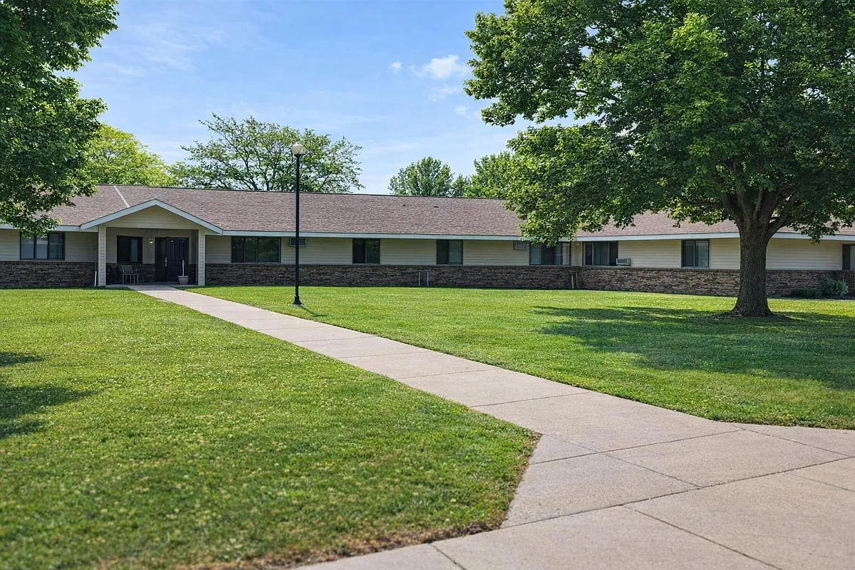 Building Photo - 551 Lakeview Rd