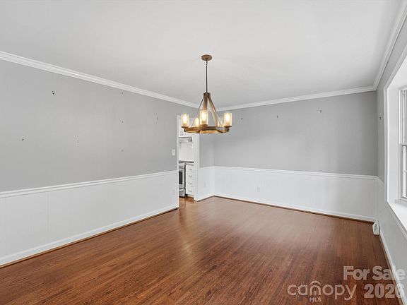5th image of 814 Twin Oaks Rd