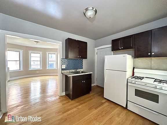 4th image of 4031 W Melrose St #1A