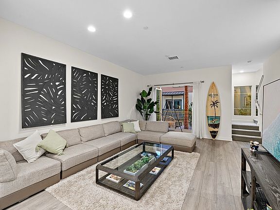 3rd image of 769 Doheny Way
