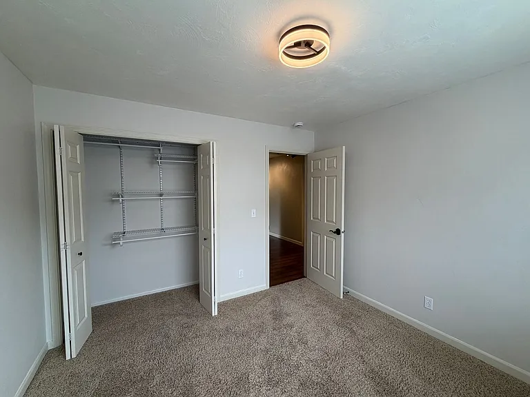 555 Edwards Dr — Photo 13