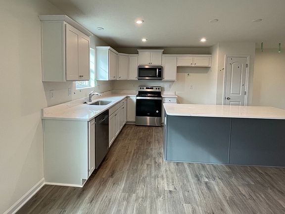3rd image of 132 Eastview Way