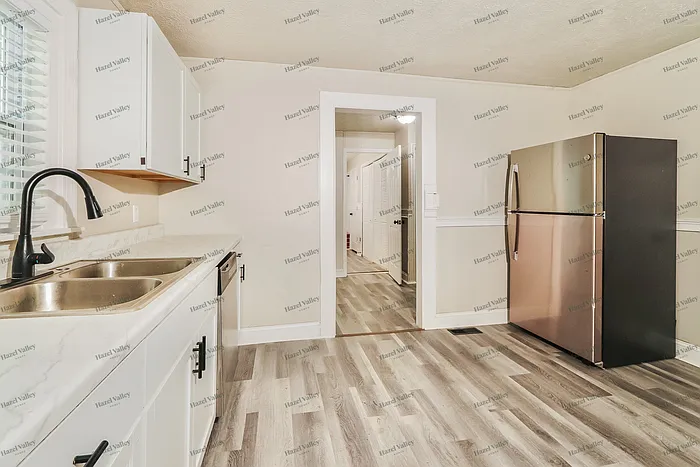 3 bed, 2.0 bath, 1192 sqft, $1,520 — Photo 4