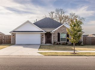 255 S Geranium Ln, Fayetteville, AR 72704