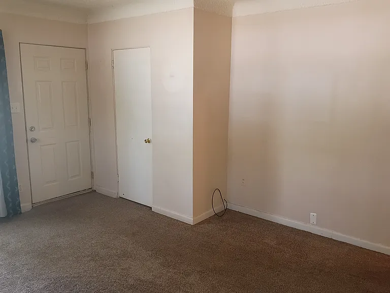 Electric Ave — Photo 6