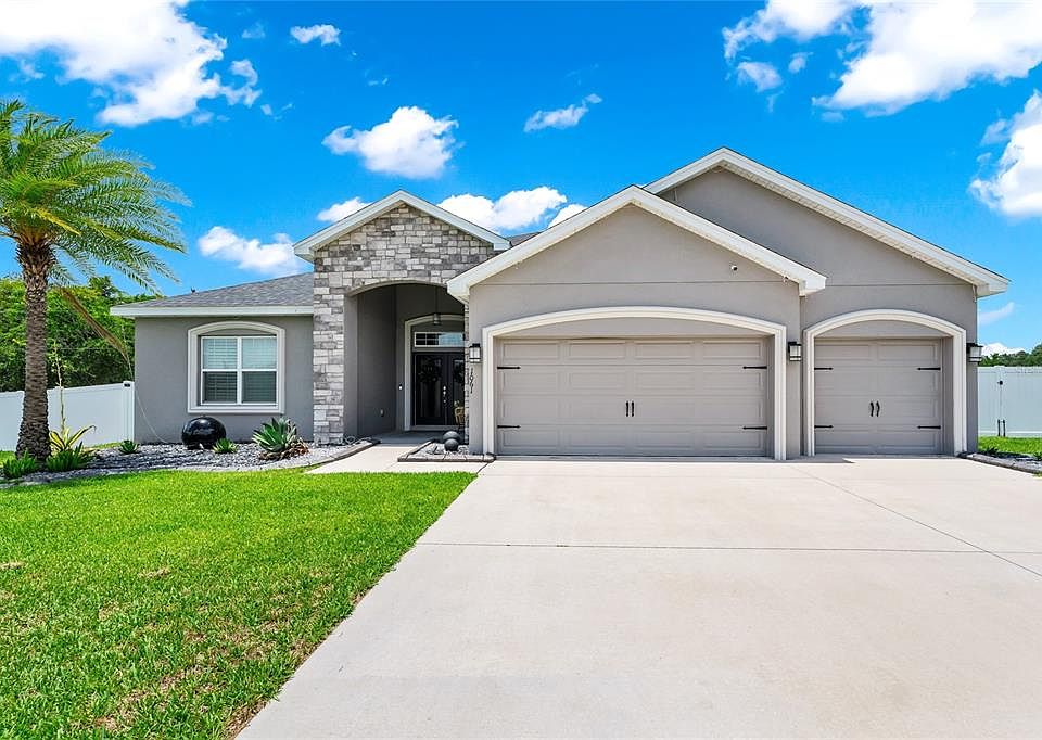 1st image of 1061 Sandpiper Loop