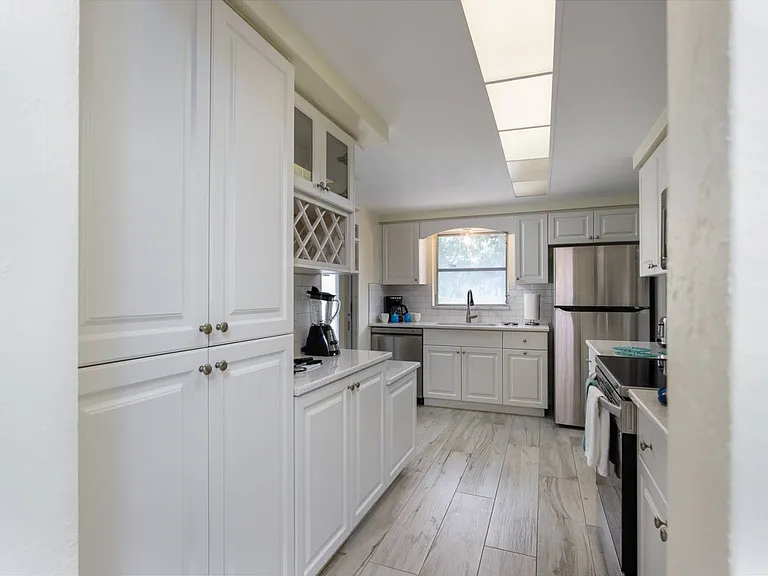 6836 Roxbury Dr — Photo 15