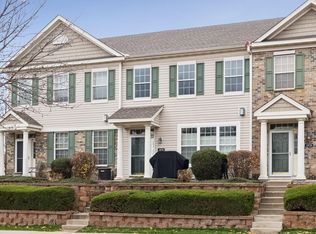 1976 Clover Ridge Dr, Chaska, MN 55318