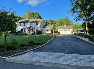 10 Howard Dr, Huntington, NY 11743