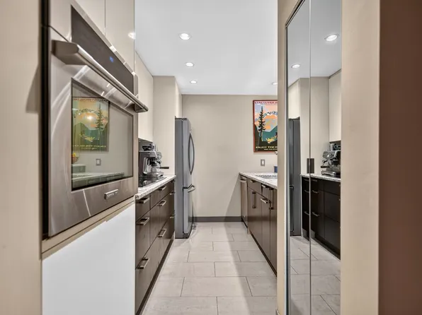 936 Bute St #202, Vancouver, BC V6E 1Y8