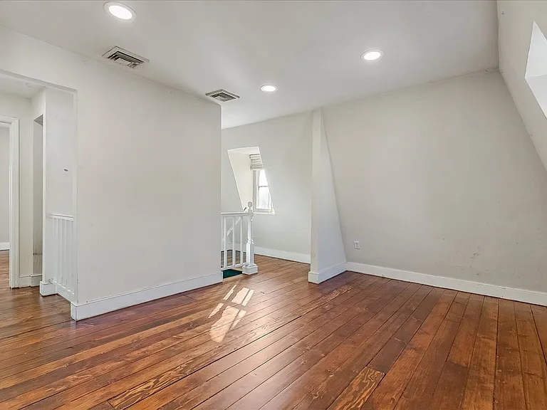27 Dehart St #2 — Photo 4