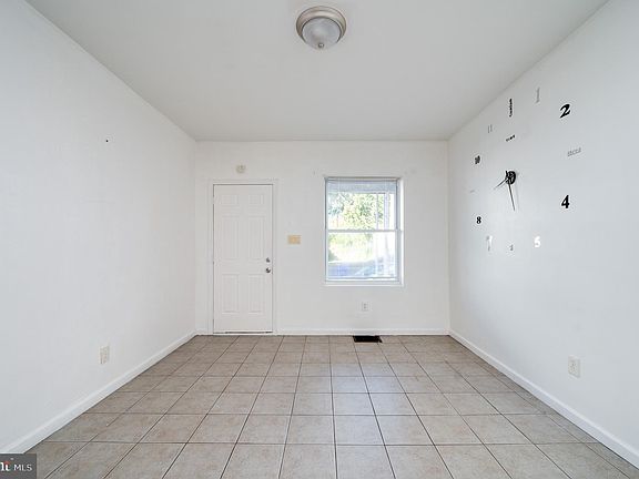 2nd image of 305 S 17 1/2 B St