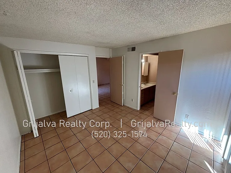 2131 N Margaret Ave — Photo 8