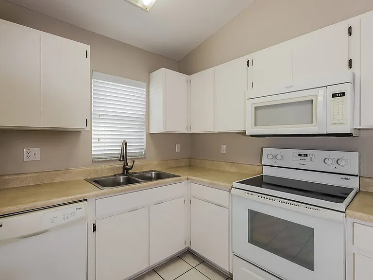 219 Lookout Dr — Photo 7