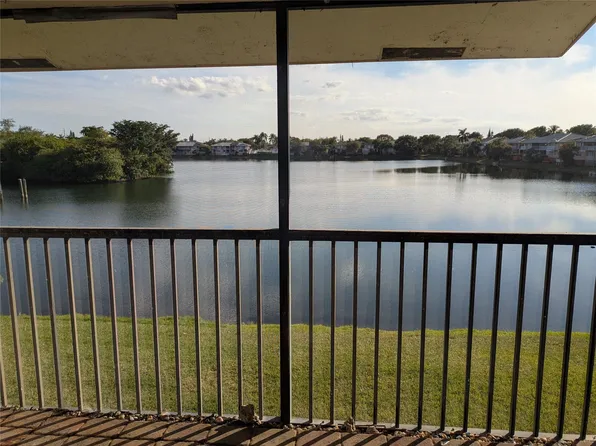 3200 NW 46th Street #207, Oakland Park, FL 33309