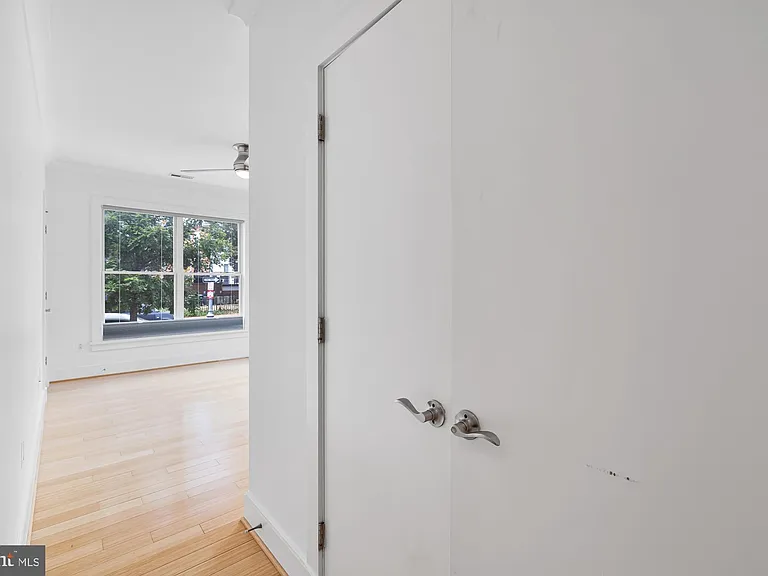 449 R St NW #101 — Photo 16