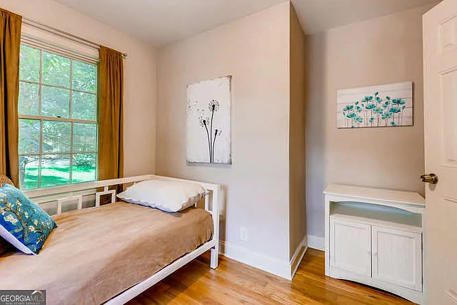 203 E Davis St — Photo 9