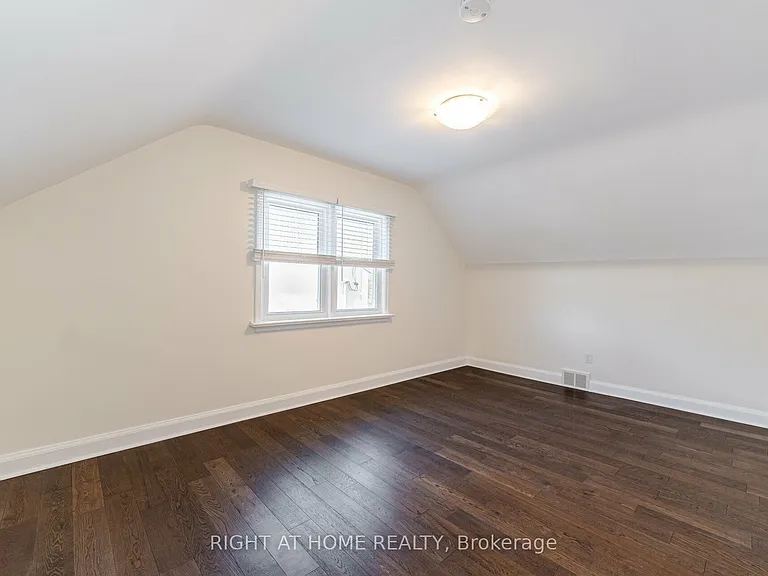 154 Martin Grove Rd — Photo 20