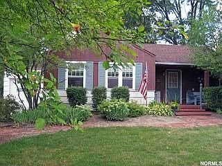 1st image of 33209 Parkway Dr