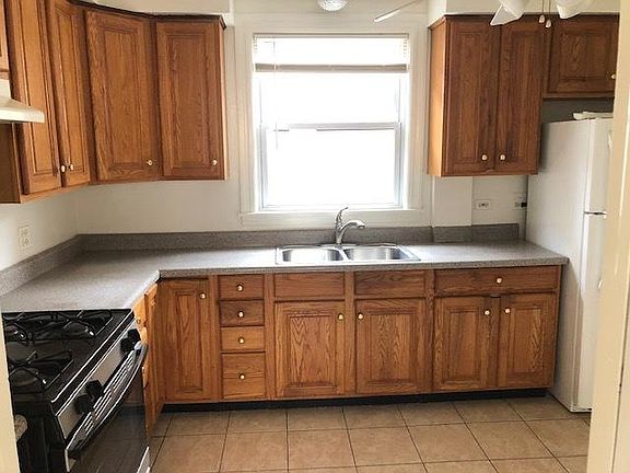 2nd image of 6230 N Whipple St #2